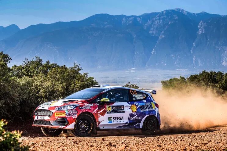 Diego Domínguez Bejarano y el español Rogelio Peñate lograron una histórica victoria en la WRC3 Open con el Ford Fiesta.