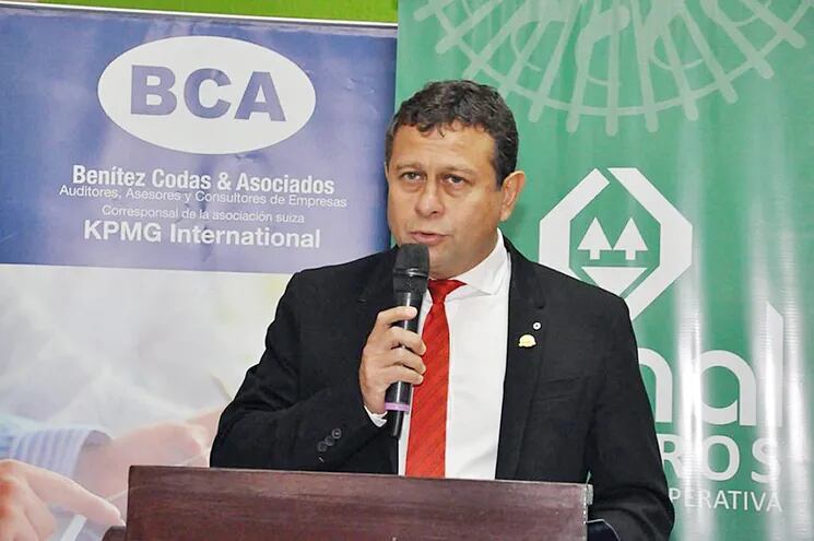 Lic César Martínez, titular del Colegio de Contadores del Paraguay (CCP).