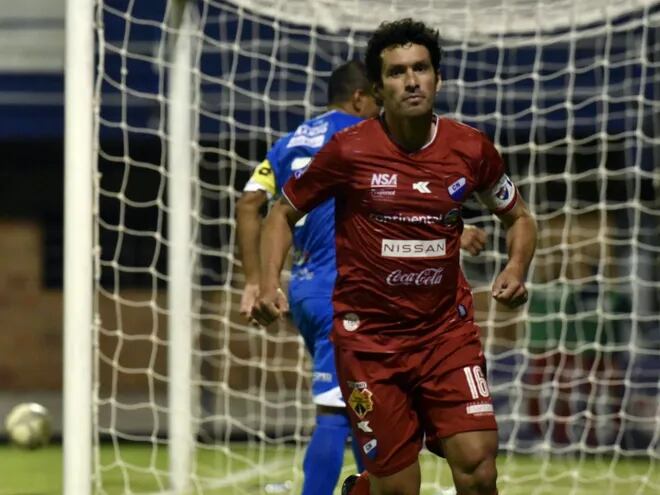 Cristian Riveros, capitán del equipo de Nacional, que marcó el primer gol ante 12 de Octubre, en el último partido.