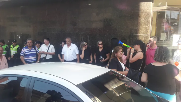 Nilda Ferreira y sus compañeros del Ministerio del Trabajo protestan por persecuciones.