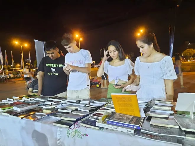Feria de libro en Encarnación