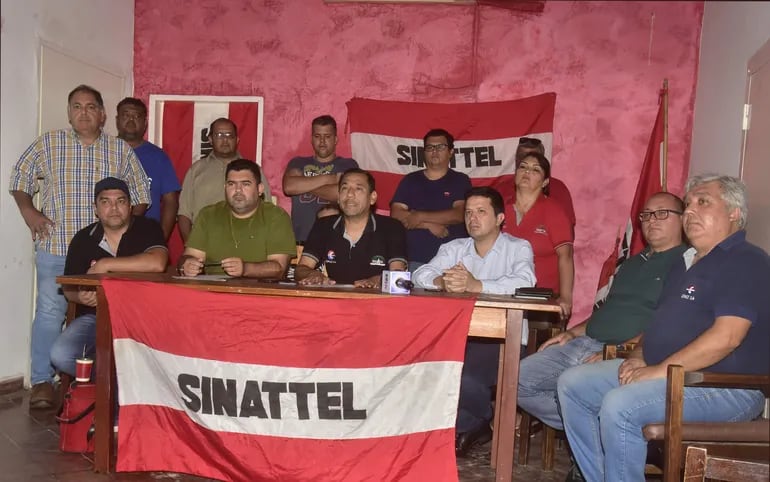 Sinattel realizó ayer una conferencia de prensa para manifestar que están en contra de los despidos  y  que votaron por la “lista 1”.