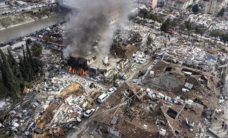 Edificios colapsados en la localidad de Hatay, Turquía.  (EFE/AFP)