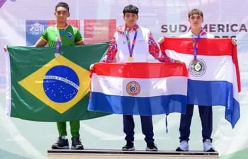 Exitoso podio con dos paraguayos, Eliezer Colmán (oro) y a la derecha Adrián Céspedes (bronce).