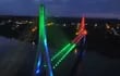 El Puente de la Integración hasta ya está con adornos lumínicos, pero no puede usarse por retraso en las obras de acceso a la pasarela.