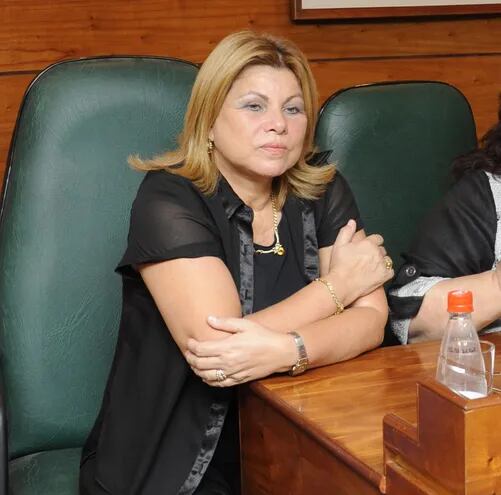 La ministra de la Mujer, Nilda Romero Santacruz goza de cada vez menos popularidad debido a sus cuestionadas decisiones que responden a intereses más bien partidistas.