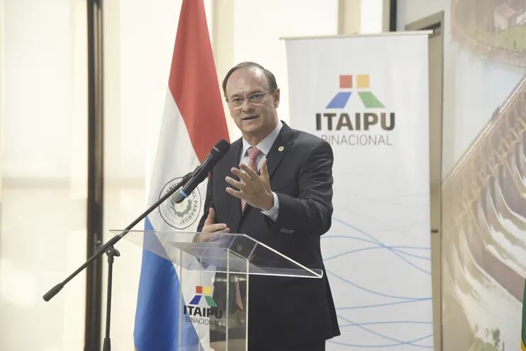 El director paraguayo de Itaipú Ernst Bergen renunció y el Gobierno no dio explicación alguna.