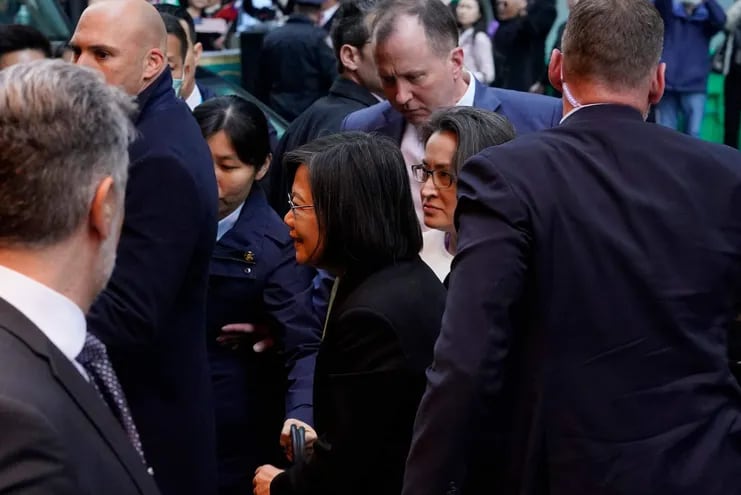 La presidenta de Taiwán, Tsai Ing-wen, a su llegada a un hotel en Nueva York, ayer miércoles 29. (AFP)