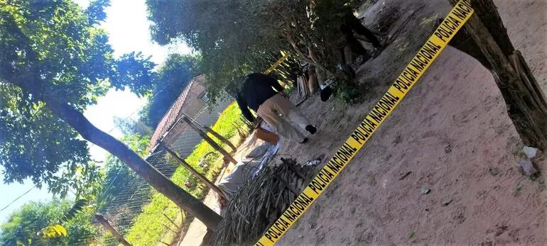 Un conflicto por servidumbre de paso en Yaguarón terminó en la muerte de dos personas esta mañana. Al menos una sobreviviente está internada en grave estado y habría más heridos.