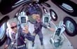Archivo de una captura de fotogramas de un video puesto a disposición por Virgin Galatic que muestra a Sir Richard Branson (i) a bordo de la SpaceShip Two Unity 22 mientras alcanzan la gravedad cero durante su vuelo después de despegar del Spaceport America (EFE)