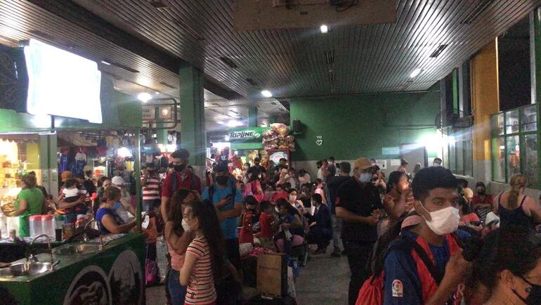 Importante flujo de viajeros en Terminal de Ómnibus de Asunción por temporada de fin de año