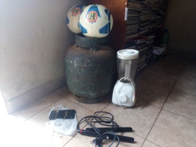 Algunos de los objetos robados recuperados por la Policía este viernes en Horqueta.