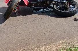 Motocicleta en el que se accidentó un compatriota de Saltos del Guairá en la ciudad de Guaíra, Brasil.