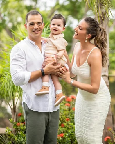 ¡Hermosa familia! Anna Chase y Ricky Guerreros con el cumpleañero Santiago.