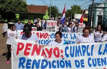 Pobladores de Caapucú marcharon para exigir transparencia al intendente Gustavo Penayo