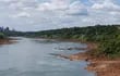 La bajante del río Paraná en esta capital departamental se mantiene y está a menos de cuatro metros de la cota mínima histórica registrada en 2021. No obstante, la navegación aún no está afectada.