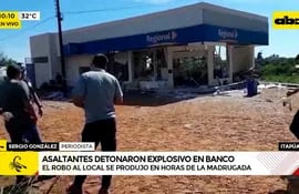 Asaltantes detonaron explosivos en un banco