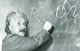 Albert Einstein formuló la Teoría de la Relatividad hace más de cien años para describir la gravedad y demostrar que el espacio y el tiempo forman una sola entidad. Imagen de archivo ABC Color.