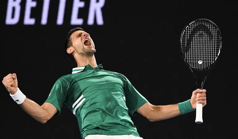 A todo pulmón la celebración del serbio Novak Djokovic, tras superar lesionado al estadounidense Taylor Fritz.