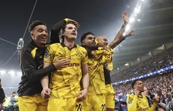 El festejo de los futbolistas del Borussia Dortmund al conseguir el pase a la final de la UEFA Champions League, tras vencer en la vuelta de las semifinales al Paris Saint-Germain.