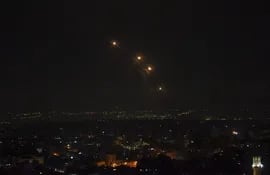 Fotografía de referencia: El sistema antimisiles israelí intercepta cohetes lanzados desde la Franja de Gaza.