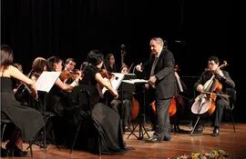el-maestro-miguel-ngel-gilardi-dirigira-a-la-orquesta-de-camara-juvenil-del-ccpa-en-el-concierto-reencuentros--171625000000-1842719.JPG
