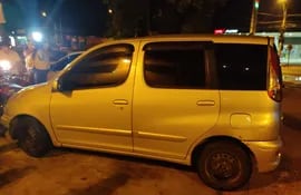 Un automóvil Toyota FunCargo, con chapa BOX 678, denunciado como robado fue hallado por oficiales de la Comisaría 32ª Central de Posta Ybycuá.