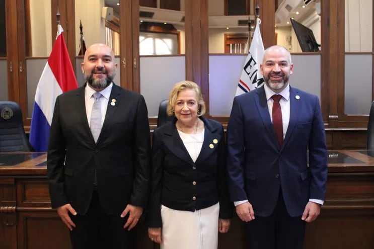 El diputado Orlando Arévalo (vicepresidente 1°), la presidente Alicia Pucheta y el Abg. Enrique Berni (vicepresidente 2°), miembros del Jurado de Enjuiciamiento de Magistrados (JEM).