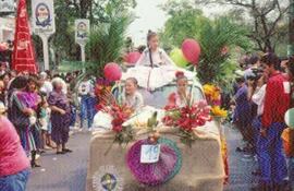 Corso de las flores en el Parque Caballero en el año 1995.