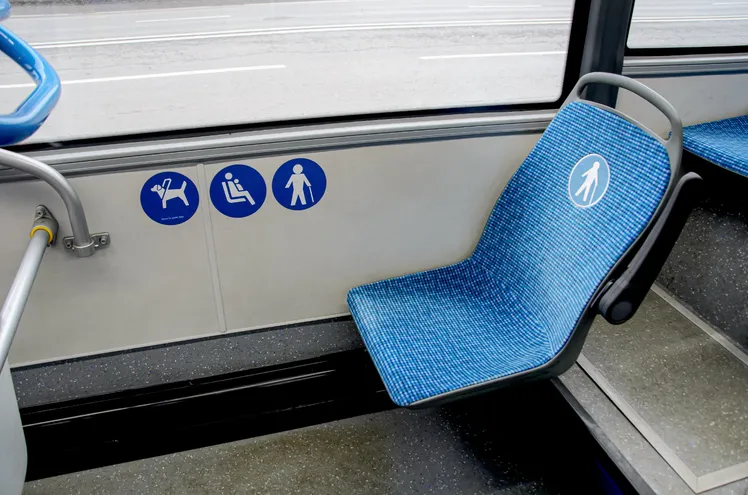 Imagen ilustrativa: asiento exclusivo para personas con discapacidad o mujeres embarazadas.