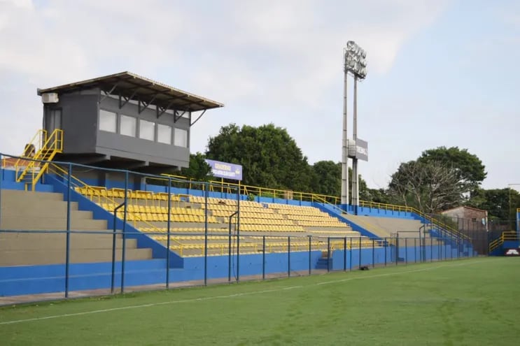 Vista de la zona de Preferencia del estadio Martín Torres, la casa del Sportivo Trinidense.