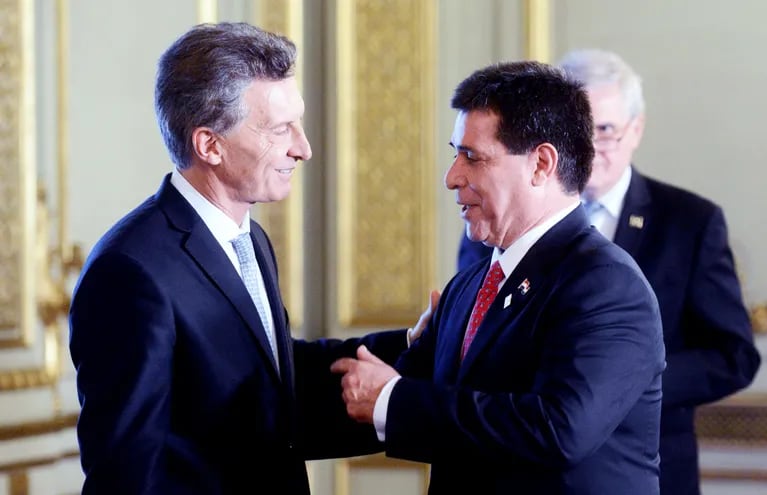 Mauricio Macri y Horacio Cartes, entonces presidentes, firmaron en 2017 la  hasta hoy  nonata Acta de Entendimiento sobre Yacyretá.