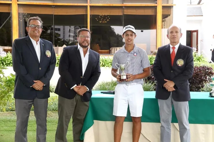 Erich Fortlage, gran promesa del golf paraguayo, campeón del Internacional de Menores de Lima.