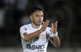 El paraguayo Ángel Romero, futbolista del Corinthians, celebra un gol en el partido frente al Cianorte por la primera ronda de la Copa de Brasil 2024 en Maringá, Paraná.
