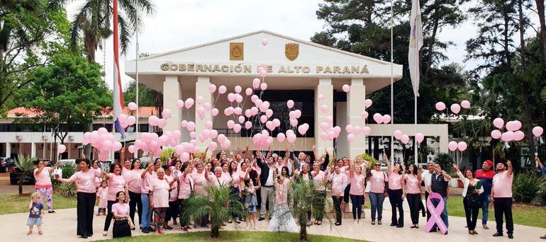 En la Gobernación del Alto Paraná se realizó el lanzamiento de la campaña de prevención del cáncer de mama. Se habilitó el servicio de ecografía mamaria gratis por todo el mes de octubre.