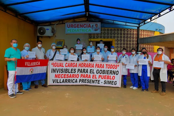 Los médicos se manifestaron frente a la Urgencia Pediátrica del Hospital Regional de Villarrica.