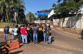 Los trabajadores dialogaron en la cabecera del Puente de la Amistas y acordaron otra reunión en Paraguay.