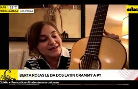 Integrante de Maná le regaló una guitarra a Berta Rojas