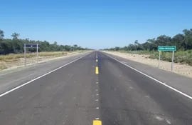 Primeros kilómetros de asfaltado en Alto Paraguay.