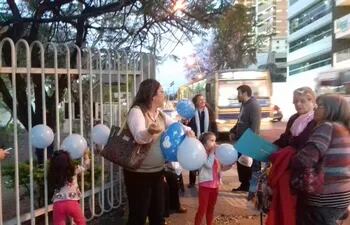 pro-vidas-frente-a-la-embajada-argentina-174955000000-1738828.jpeg