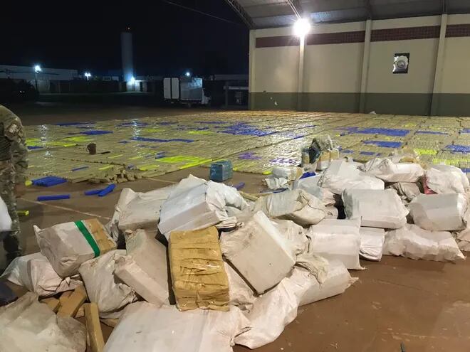 Cargamento de más de 20 toneladas de marihuana en la colonia Estrella, departamento de Amambay.