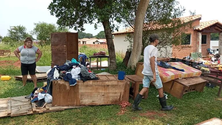 Más de 60 familias fueron desalojadas en Areguá.