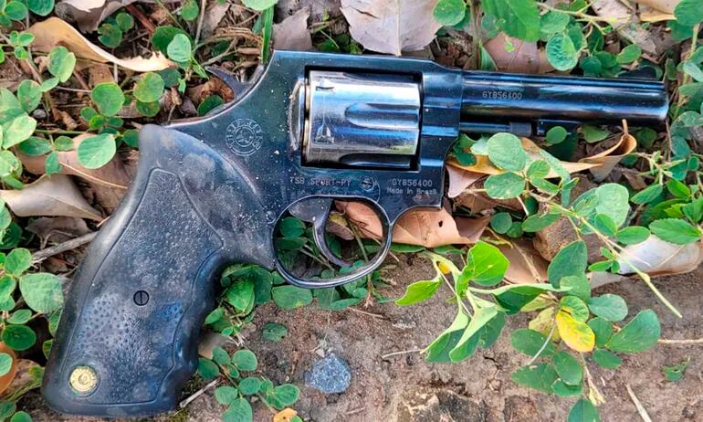Arma utilizada para cometer el feminicidio en Loma Pytã.