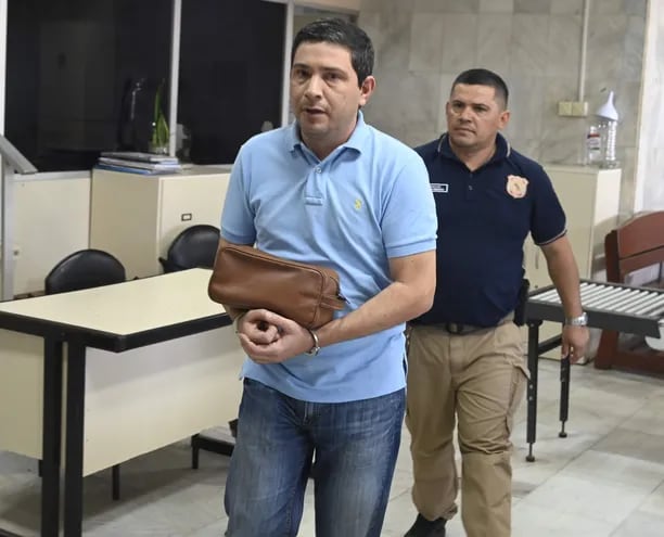 Juan Villalba, ex director de la PMT de Asunción, procesado por supuesta violencia familiar.