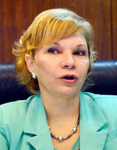 Marta González, exviceministra de Tributación del Gobierno de Horacio Cartes, querelló a la directora de ABC y a un periodista.