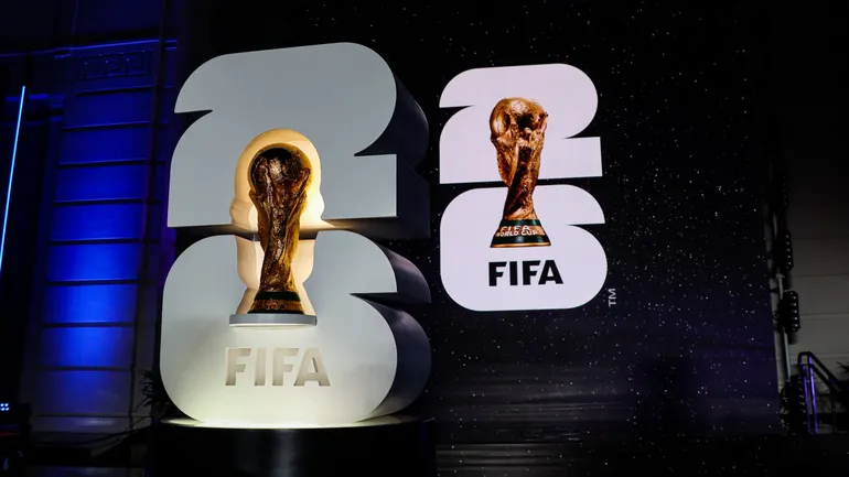 El logo del Mundial 2026, que fue presentado por la FIFA, en Los Ángeles.