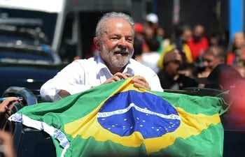 Lula da Silva lidera el conteo preliminar de las elecciones presidenciales celebradas hoy, en Brasil   (AFP)