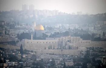 Vista panorámica de la Ciudad Vieja de Jerusalén en la madrugada del 14 de abril de 2024, después de que Irán lanzara un ataque con aviones no tripulados y misiles contra Israel.
