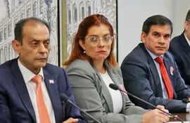 Los ministros Ángel Barchini (i), Cynthia Figueredo y Juan Carlos Baruja.