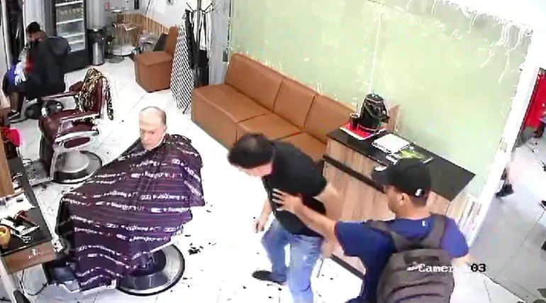 Dos personas armadas ingresaron a robar una peluquería el sábado